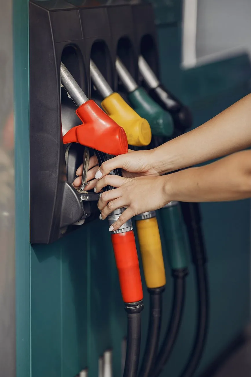 Petrolê brent doksan dolarî derbas kir li herêmê germbûn zêde bû ye