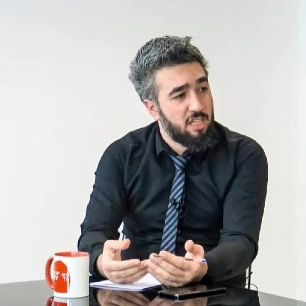 Bezeng, bağımsız medyanın küresel engellerle karşılaştığını belirterek izleyicileri siteye çağırdı