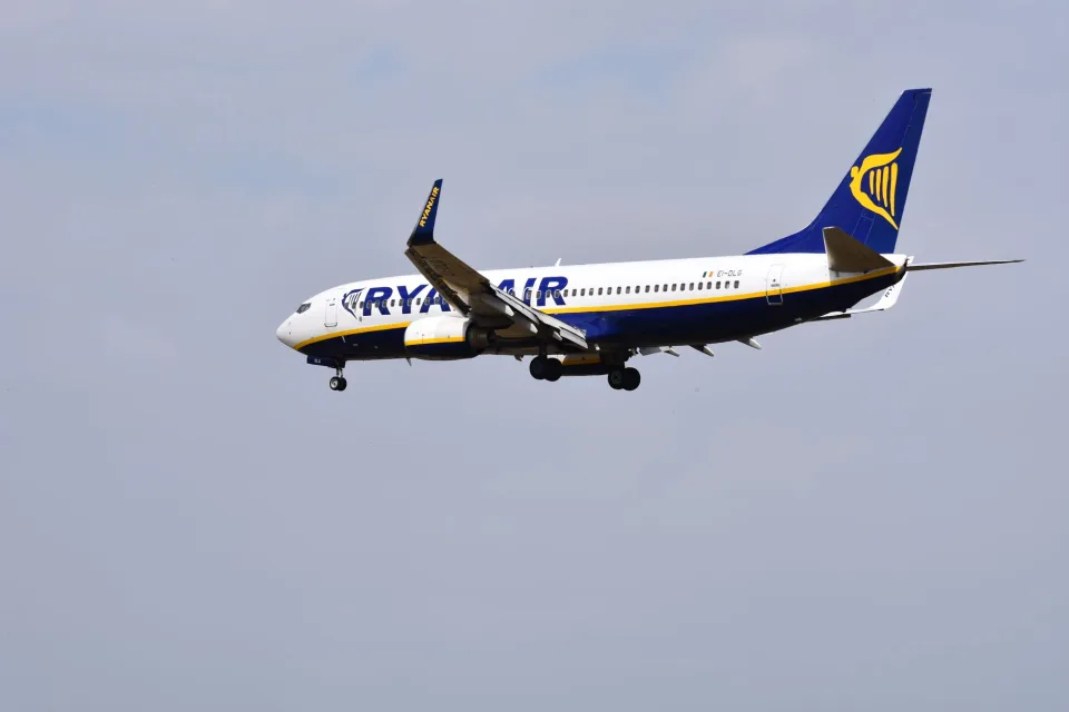 Charleroi Havalimanı Ryanair’in beş uçağını çekmesi sonrası havayolu çeşitliliğini artırma arayışına girdi; Valon hükümeti süreci yakından izliyor ve alternatifler üzerinde çalışıyor.