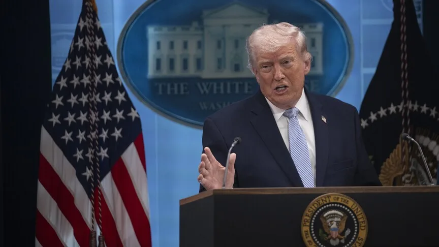 Donald Trump zapowiedział sto procent cła na importowane leki generyczne