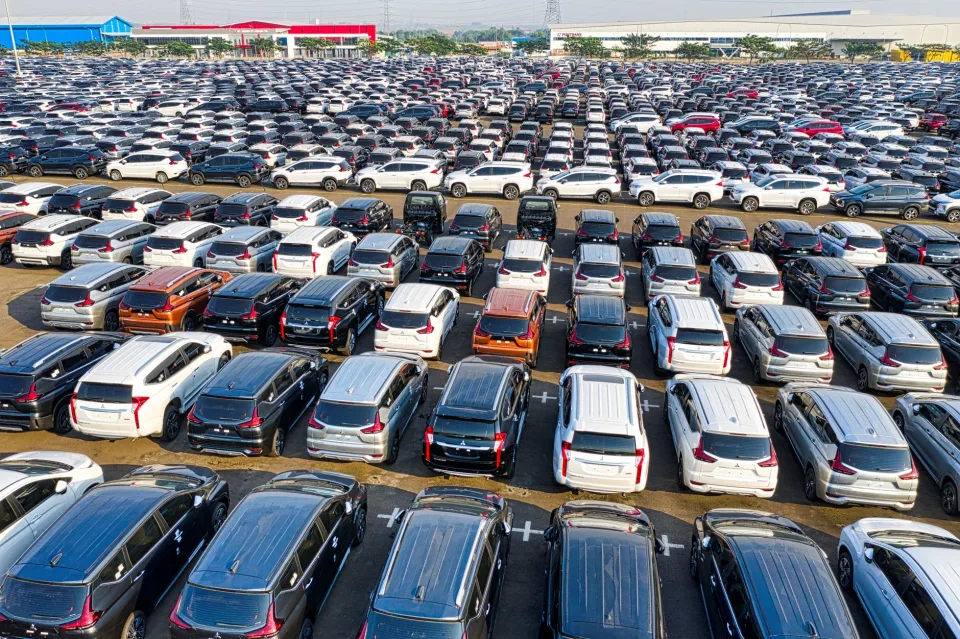 Almanya'da otomotiv devlerinden binlerce kişilik işten çıkarma dalgası