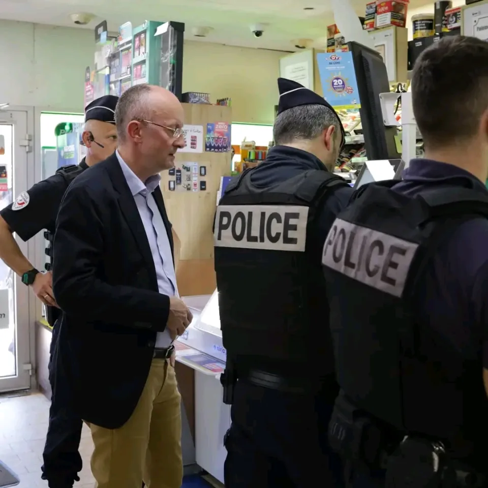 Saisie massive de drogues et liquidités lors d’une vaste opération sécuritaire à Beauvais, France