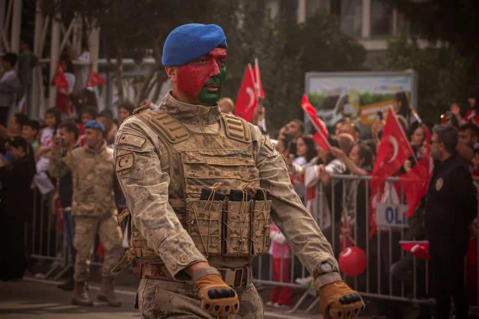 Yurtdışında askerlik yapan Türk vatandaşlarına Türkiye'de muafiyet geliyor