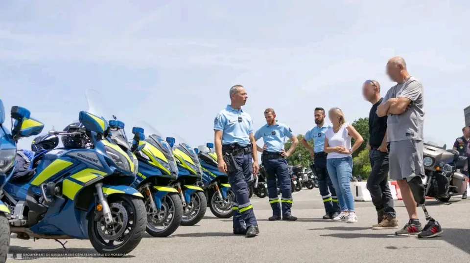 Formation à la conduite sécurisée pour motards organisée par la gendarmerie dans le Morbihan