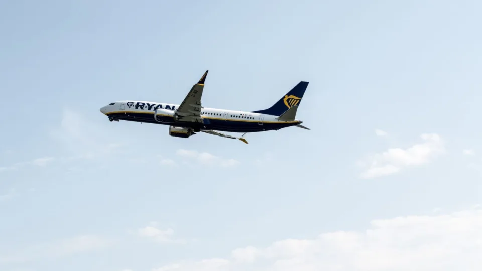 Tatil sezonu yaklaşırken Ryanair güvenlik kontrollerinde uzun kuyruklar uyarısı yaptı