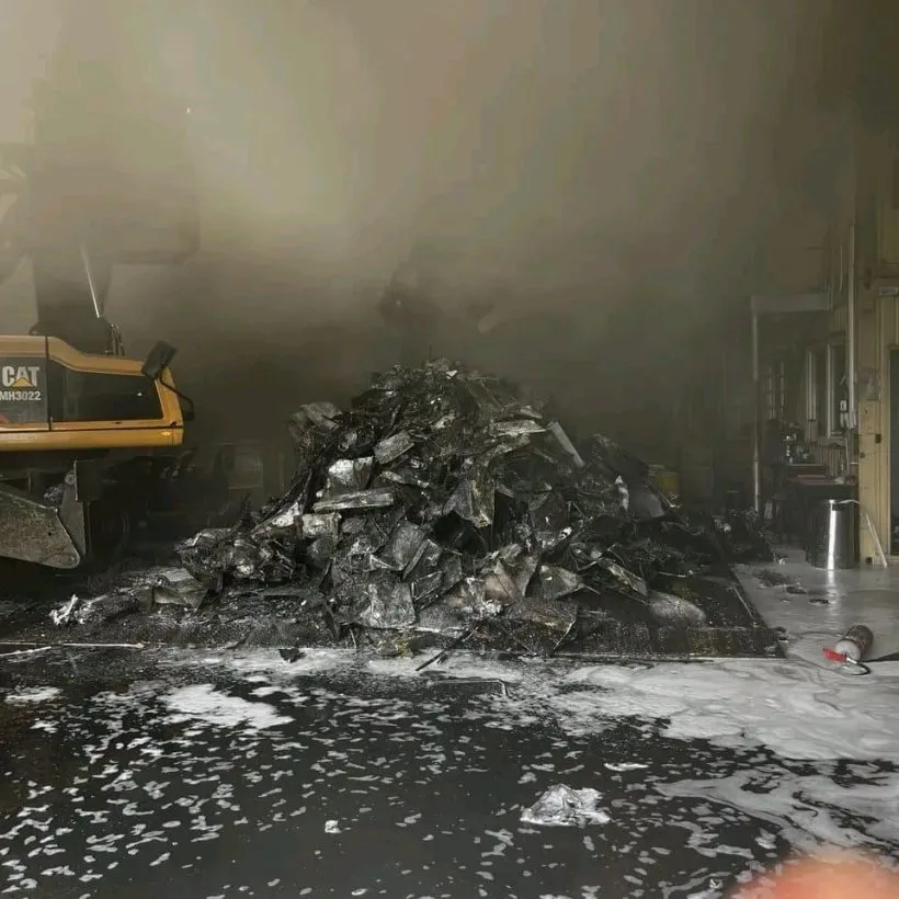 Brüksel'in Haren bölgesinde metal geri dönüşüm tesisinde yangın paniği yaşandı