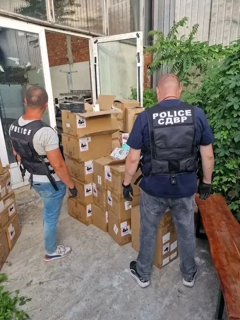 Bulgaristan’da gerçekleşen operasyonda elli binden fazla kaçak elektronik sigara ele geçirildi
