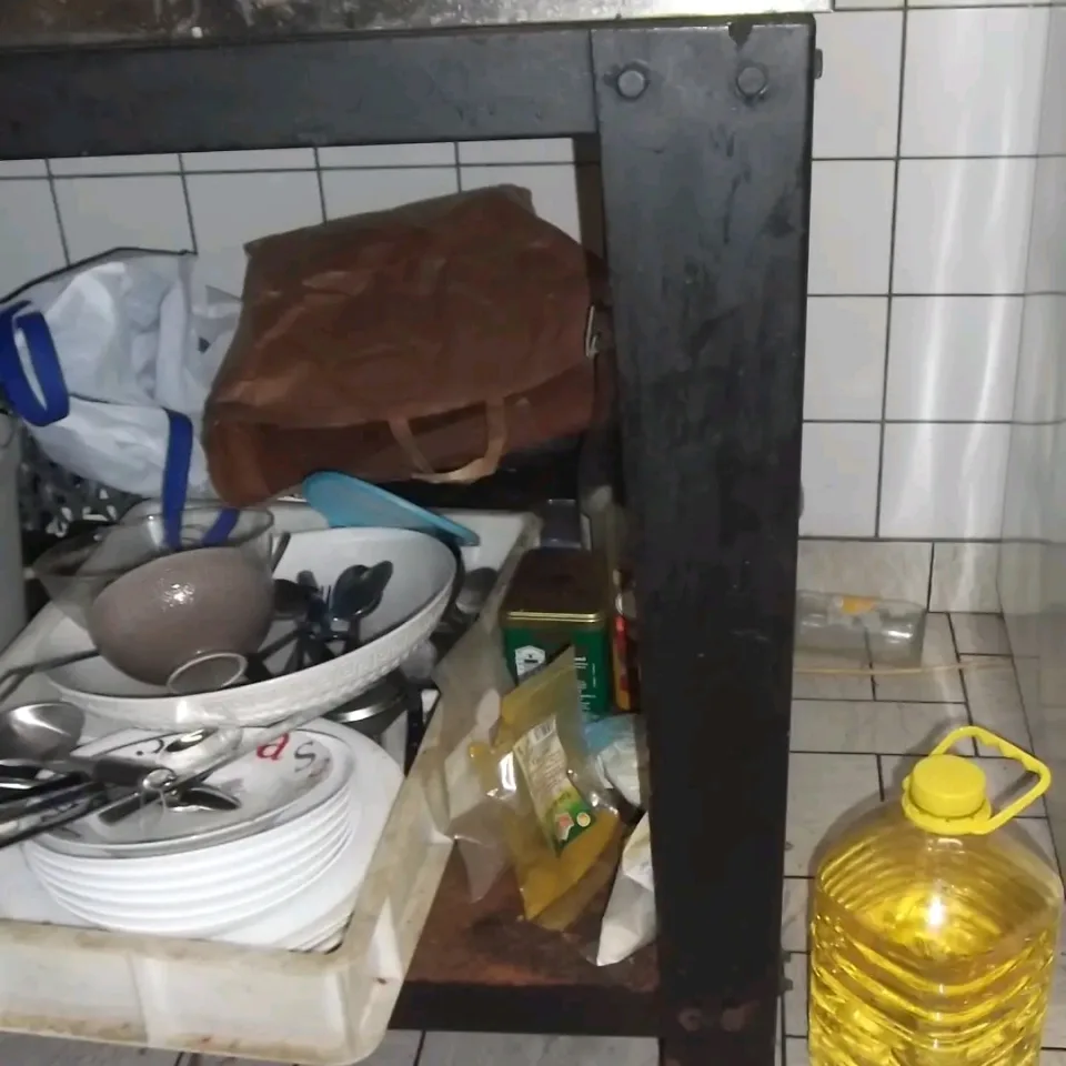 Fransa'nın Flers kentinde bir kafe hijyen ihlalleri sebebiyle kapatıldı